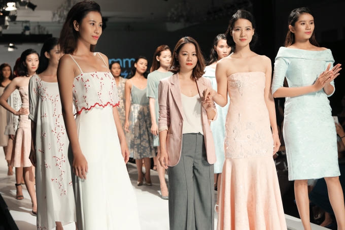Trần Thị Quỳnh hút hồn với vị trí "vơ đét" trên sàn diễn - Photo: Kim Bánh Trôi Nước