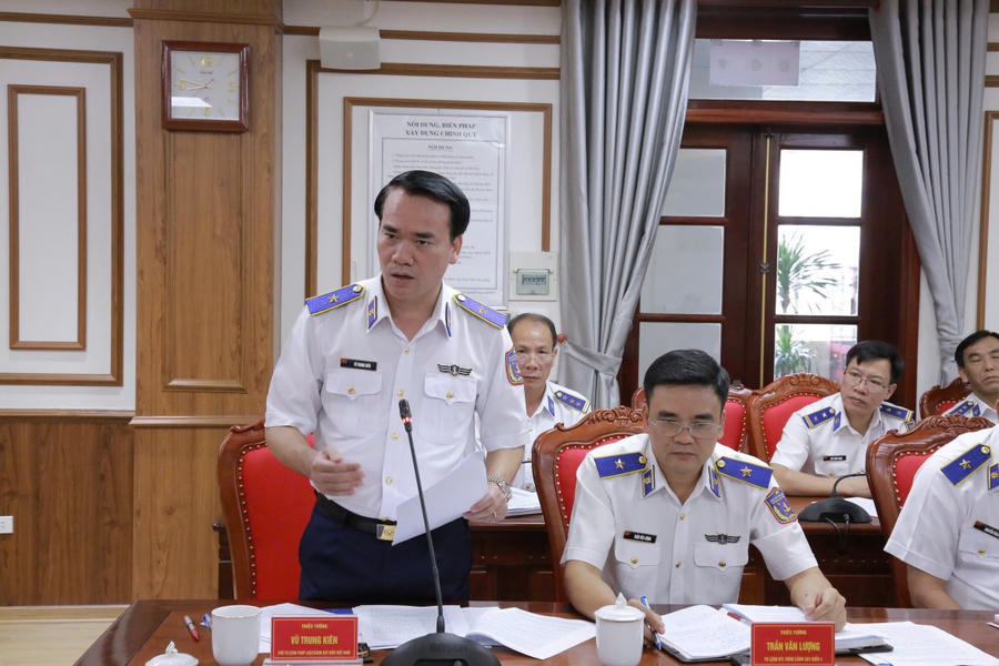 Thiếu tướng Vũ Trung Kiên - Phó Tư lệnh Pháp luật Cảnh sát biển Việt Nam phát biểu tại buổi làm việc