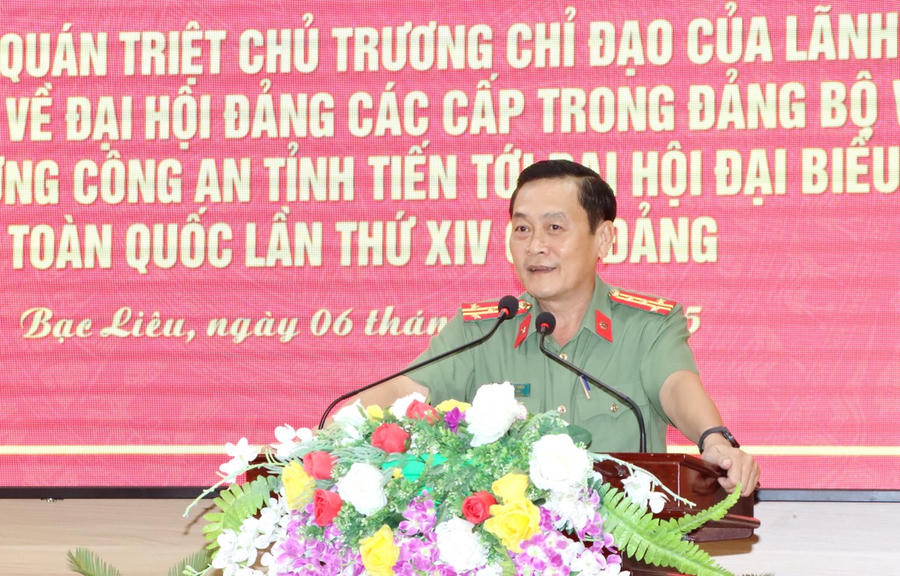 Đại tá Hồ Việt Triều - Ủy viên Ban Thường vụ Tỉnh ủy, Bí thư Đảng ủy, Giám đốc Công an tỉnh Bạc Liêu, phát biểu kết luận Hội nghị.