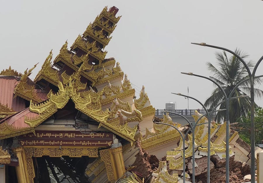 Một ngôi chùa bị đổ sập sau trận động đất Myanmar ngày 28/3.