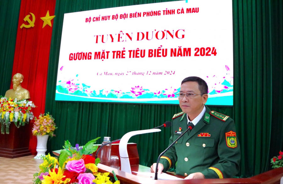 Đại tá Nguyễn Quang Hà - Phó Chính ủy BĐBP tỉnh Cà Mau phát biểu tại buổi tuyên dương.