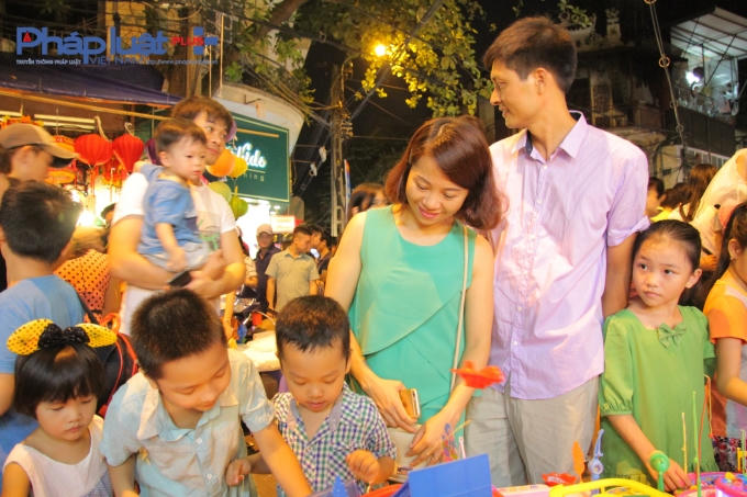 Tìm đến “thiên đường” này, trẻ em thỏa sức chọn lựa những món đồ chơi yêu thích.