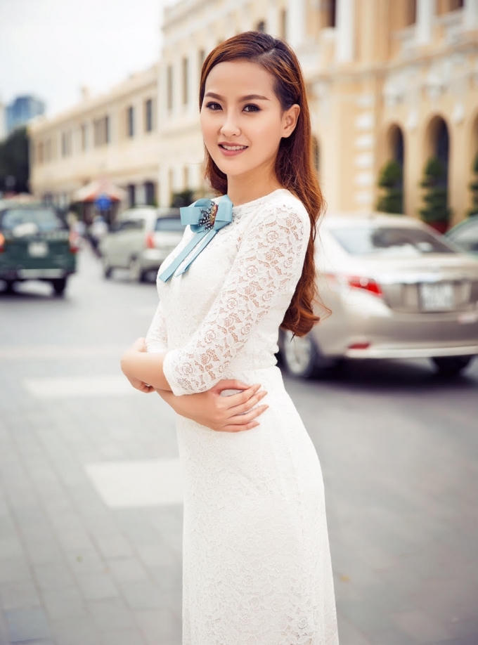 Ngắm tiểu thư Kh&aacute;nh Ng&acirc;n The Face duy&ecirc;n d&aacute;ng xuống phố