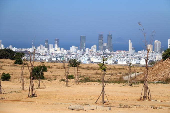 Đứng từ đây có thể nhìn thấy toàn bộ thành phố Nha Trang.