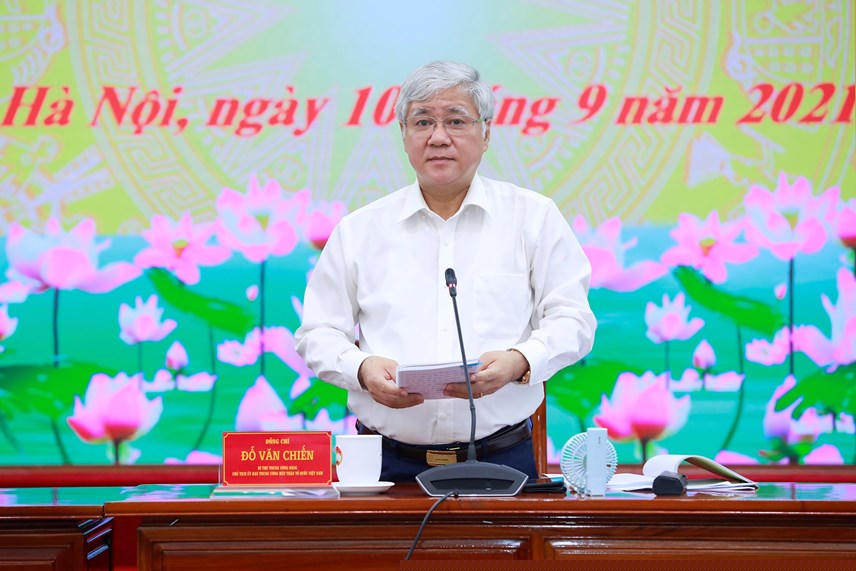 Chủ tịch UBTƯ MTTQ Việt Nam Đỗ Văn Chiến phát biểu tại cuộc làm việc.