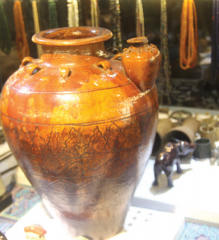 Chiếc ché mẹ bồng con - mộttrong những cổ vật được đánh giá hiếm hoi còn lạ