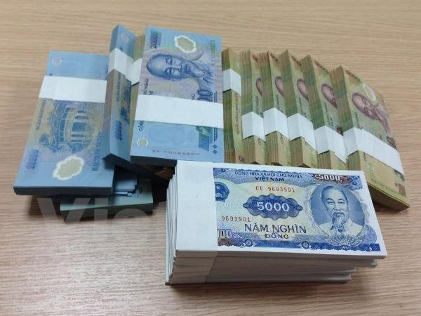 Khách Vip mới đổi được tiền lẻ tại Ngân hàng.