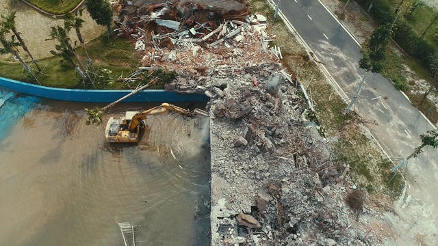 Nhiều hạng mục công viên bị tháo dỡ (Ảnh: CTV).