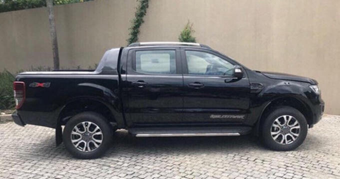 Ford Ranger 2018 sử dụng động cơ mới 2.0 Bi-Turbo thay cho máy 3.2 trên phiên bản Wildtrak