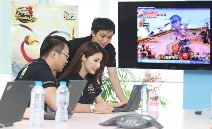 Cô luôn làm việc với thái độ nghiêm túc. Ảnh: internet.