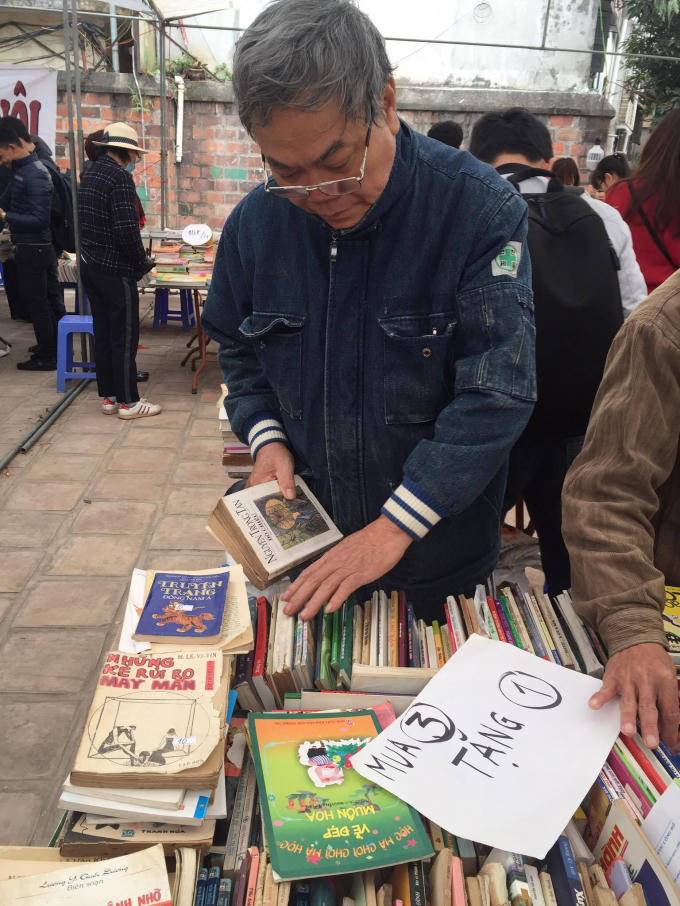 Nhiều đọc giả lớn tuổi không bỏ qua cơ hội tham gia hội sách lần này.