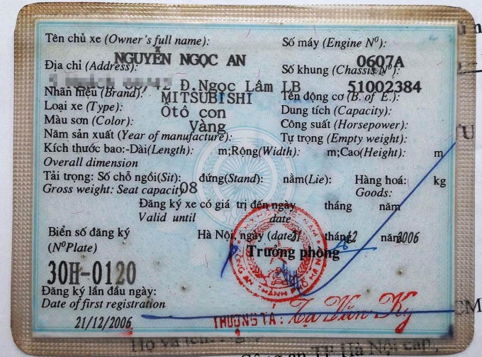 Đăng ký xe gốc ông An vẫn đang giữ, tại sao cơ quan chức năng lại sang tên, đổi biển cho người khác một cách dễ dàng như vậy?