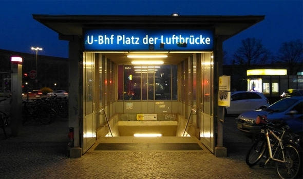 Bí mật được tìm thấy dưới đường hầm ở ga Luftbrücke (Ảnh: NC)