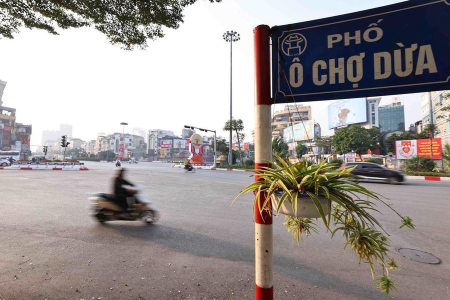 Phố Ô Chợ Dừa là một trong những phố mà xe máy xăng sẽ không được phép lưu thông từ ngày 1/7/2026. Ảnh internet