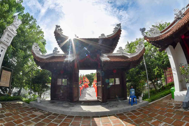 Với việc phục dựng đền Thủy Trung Tiên, không gian thơ mộng quanh hồ Trúc Bạch và đường Thanh Niên có thêm một di tích tín ngưỡng, bên cạnh hai di tích nổi tiếng là đền Quán Thánh và chùa Trấn Quốc.