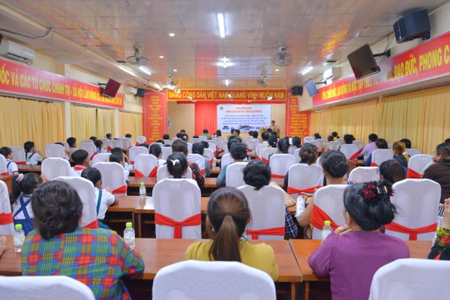 Công an tỉnh Cà Mau tổ chức Hội nghị tuyên truyền, phổ biến pháp luật trong lĩnh vực khai thác thủy sản cho người dân.