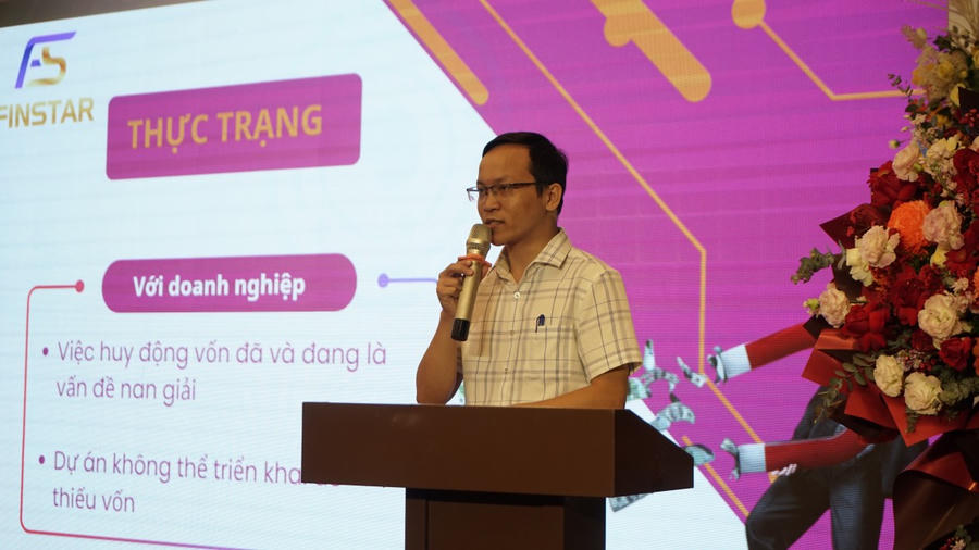 Ông Lê Văn Chiến, Giám đốc điều hành dự án trình bày tại sự kiện.