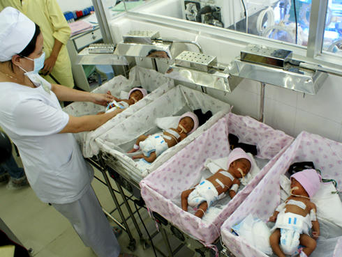 Phụ nữ TP HCM sinh ít con nhất nước. Ảnh minh họa: T.C.