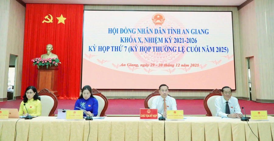 Chủ tọa điều hành phiên họp