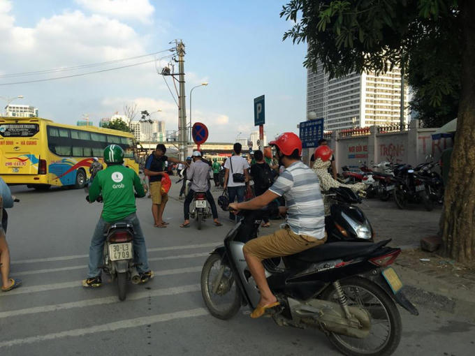 Khu vực bến xe Mỹ Đ&igrave;nh.