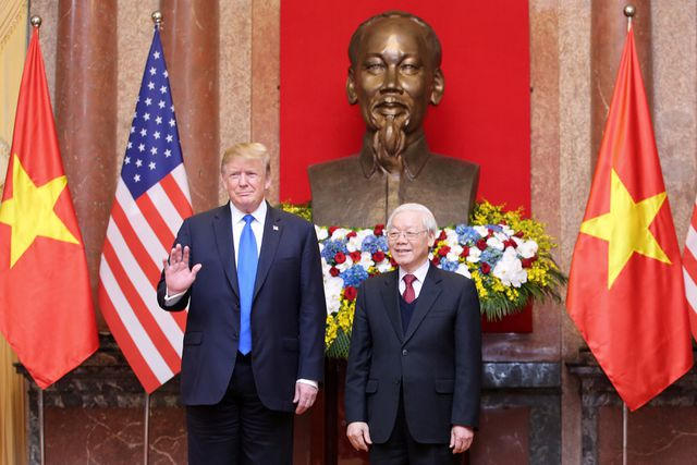 Tổng thống Donald Trump và Tổng bí thư, Chủ tịch nước Nguyễn Phú Trọng trong cuộc gặp vào sáng 27/2. (Ảnh: Reuters)