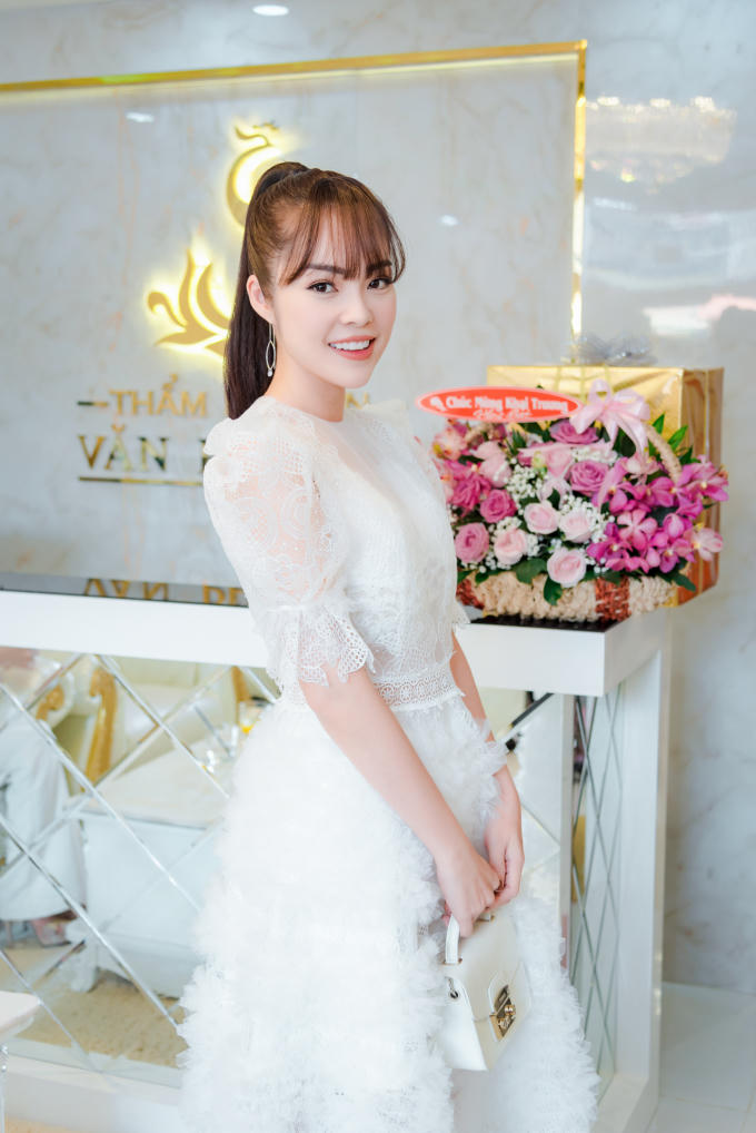 Dương Cẩm Lynh tươi tắn ở sự kiện sau ly hôn