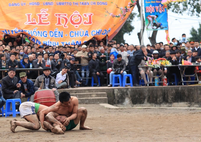 Tưng bừng hội Vật Đền - Ch&ugrave;a Chi Đ&ocirc;ng