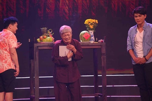 Minh Nh&iacute; quay quắt, r&agrave;n rụa nước mắt v&igrave; c&aacute;c con qu&ecirc;n đấng sinh th&agrave;nh