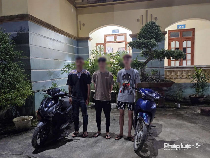 Nhóm thanh niên cùng phương tiện bị tạm giữ để xử lý theo quy định. (Ảnh: Công an huyện Bắc Quang).
