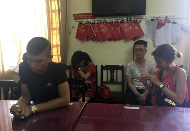 Các đối tượng có hành vi tàng trữ, sử dụng trái phép ma túy tại quán karaoke.