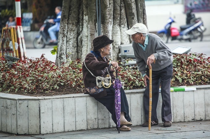 Người Hà nội co ro trong gió lạnh
