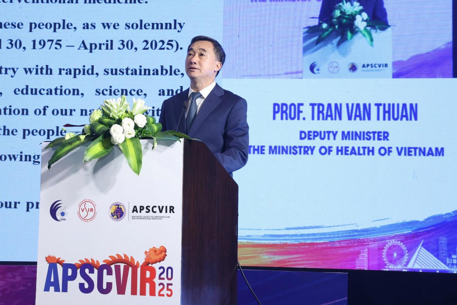 Thứ trưởng Bộ y tế Trần Văn Thuấn phát biểu khai mạc hội nghị.