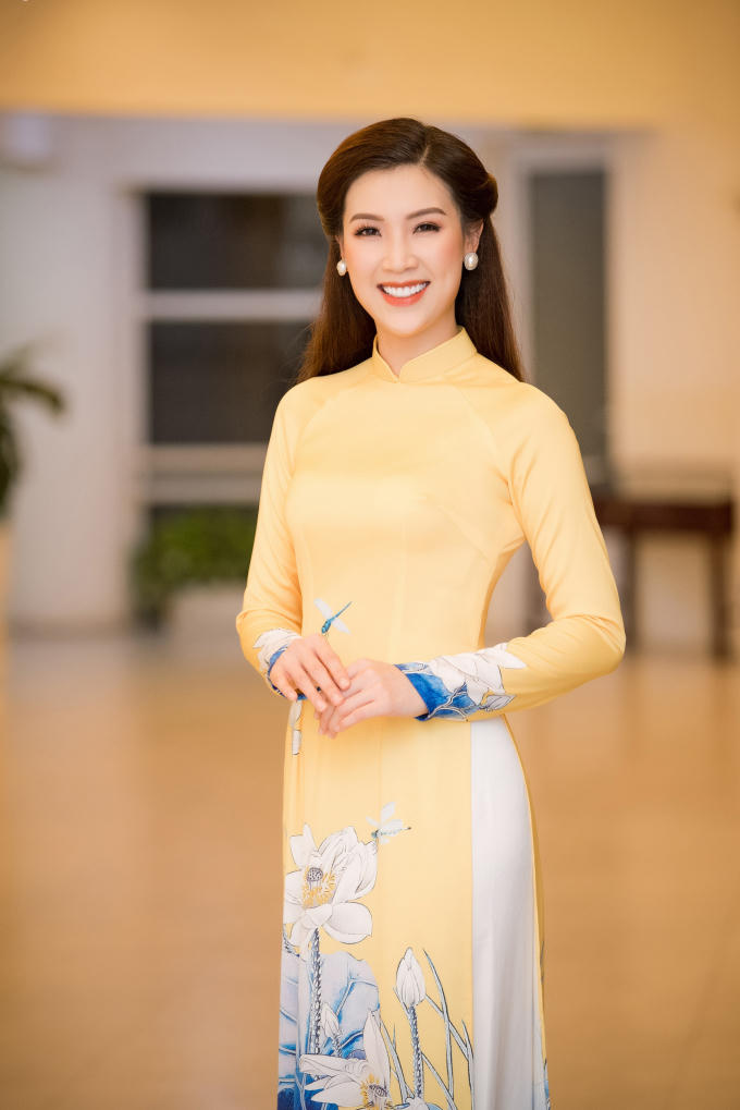 Hoa hậu Áo dài Phí Thuỳ Linh.