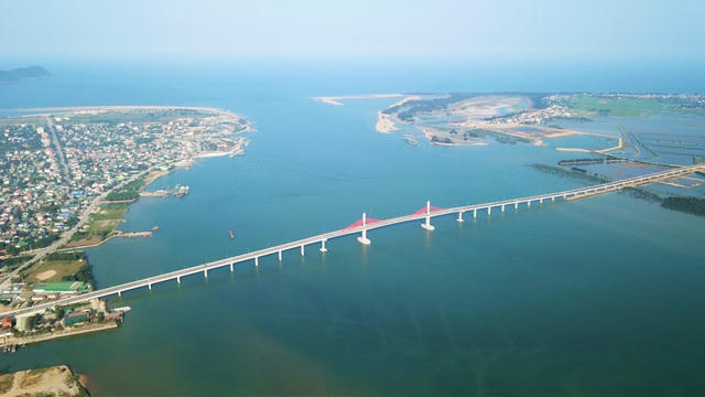 Tổng dự án cầu dài 5,2km, trong đó riêng cây cầu dài 1,7km.