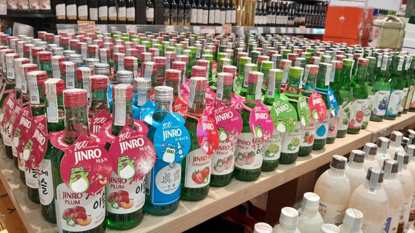 Từ ngày 18/02/2025, hàng hóa nhập khẩu gửi qua dịch vụ chuyển phát nhanh có giá trị dưới 1 triệu đồng sẽ phải nộp thuế giá trị gia tăng theo quy định hiện hành.