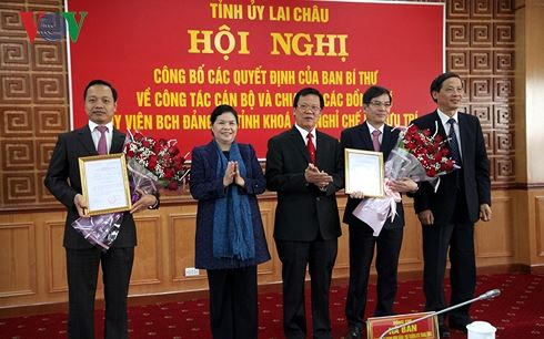 Lãnh đạo Ban Tổ chức Trung ương và tỉnh Lai Châu chúc mừng các đồng chí được Ban Bí thư Trung ương Đảng tín nhiệm, điều động, phân công công tác mới.