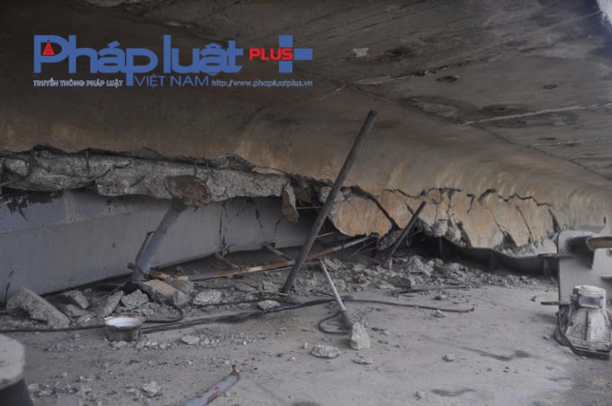 Cận cảnh vết rạn vỡ sau cú đâm của tầu Thành Luân 28 với cầu An Thái.