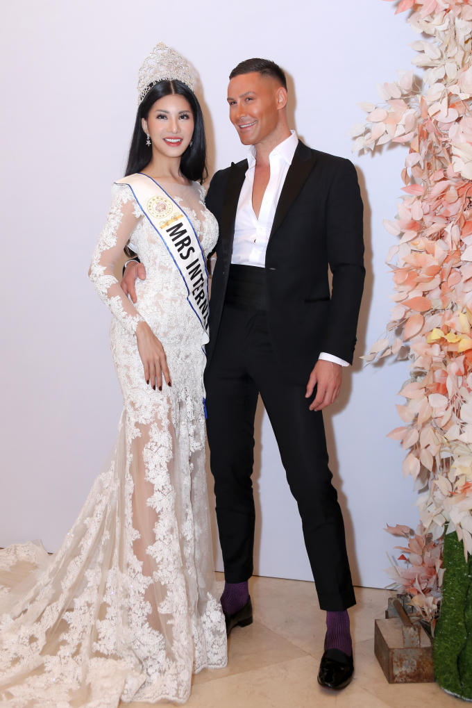 Loan Vương chụp Adam William - Chuyên gia catwalk nổi tiếng của Úc.