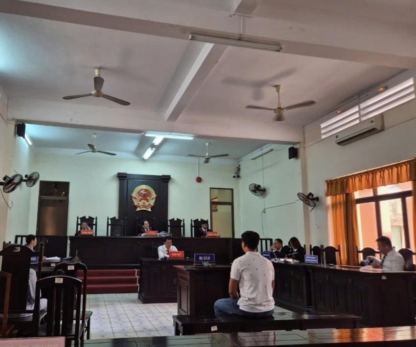 Toàn cảnh phiên toà xét xử vụ án Cố ý gây thương tích tại TAND tỉnh An Giang sáng ngày 10/12.