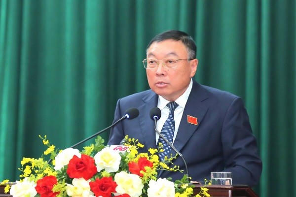 Ông Đinh Văn Tiên, Ủy viên Ban Thường vụ Tỉnh ủy, Giám đốc Sở Nông nghiệp và Môi trường tỉnh Ninh Bình trả lời chất vấn.