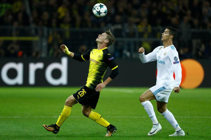 Dortmund nỗ lực tìm kiếm bàn gỡ.