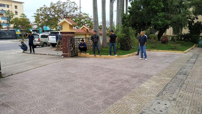 Nhà thầu cho biết, 1 nhà thầu bị cướp HSDT và 1 nhà thầu bị cản trở không cho nộp HSDT ngay trong khuôn viên của Ban Quản lý Dự án Môi trường và Biến đổi khí hậu thành phố Đồng Hới.