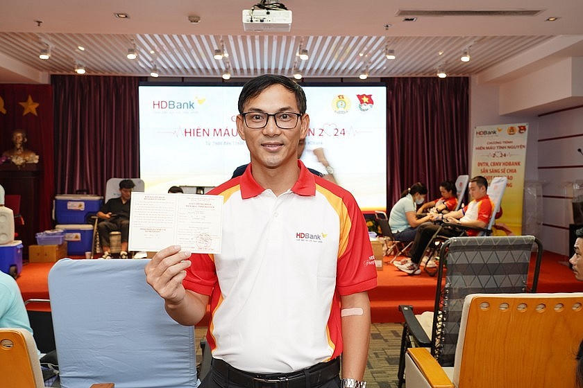 Đây là nghĩa cử cao đẹp của hàng trăm đoàn viên thanh niên HDBank luôn sẵn sàng tinh thần chia sẻ, “đâu cần thanh niên có - đâu khó có thanh niên”.
					
				
			
			Đây là nghĩa cử cao đẹp của hàng trăm đoàn viên thanh niên HDBank luôn sẵn sàng tinh thần chia sẻ, “đâu cần thanh niên có - đâu khó có thanh niên”.