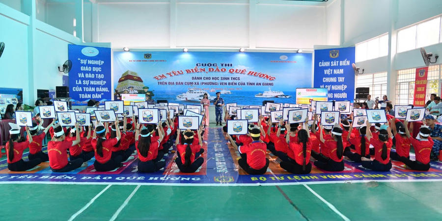 Các em học sinh tham gia trả lời các câu hỏi