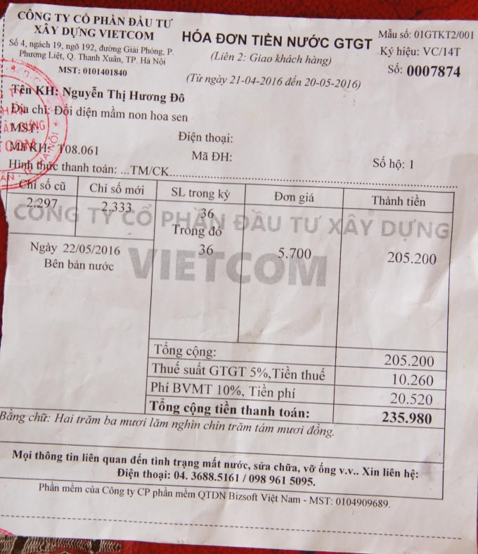 Mặc dù đóng tiền dùng nước sạch nhưng những hộ dân ở Thường Tín không được sử dụng nước sạch đúng nghĩa.