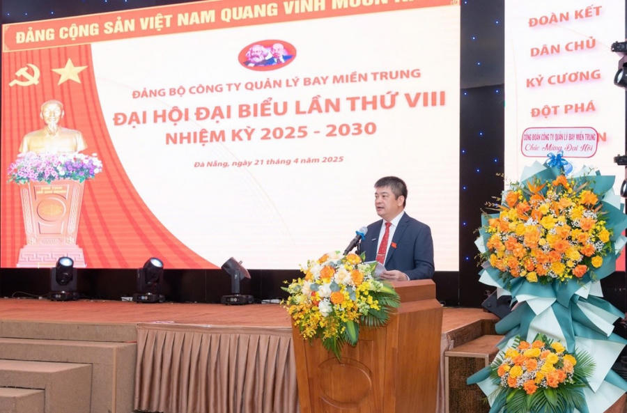 Ông Nguyễn Mạnh Thắng, Bí thư Đảng ủy, Giám đốc Công ty phát biểu khai mạc Đại hội.