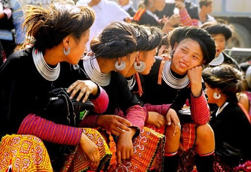 Chợ tình Mộc Châu cũng là nơi hội tụ của các cô gái dân tộc ít người khác.