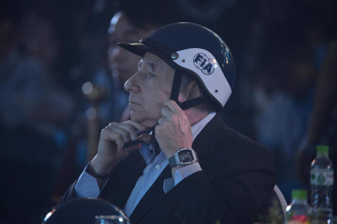 Ông Jean Todt cho biết, việc đội mũ bảo hiểm đạt chuẩn và đúng cách đã cứu 15.000 sinh mạng trong 10 năm qua.