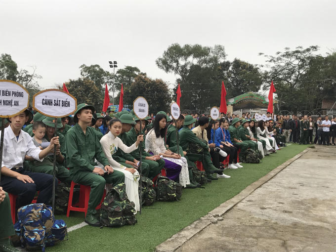 Trong số 3.104 tân binh trên địa bàn tỉnh Nghệ An lên đường nhập ngũ có 4 nữ tân binh.