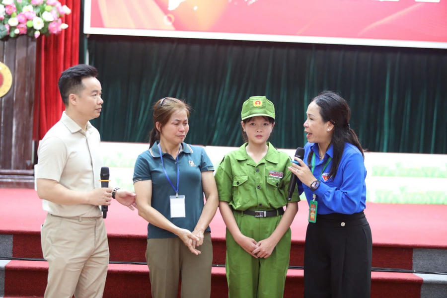Phụ huynh tin tưởng, gửi gắm con em tham gia Trại hè tại Học viện Cảnh sát nhân dân.